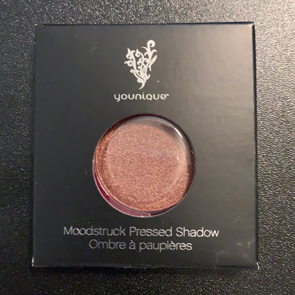 Younique Pressed Shadow - Mauve maroon satin